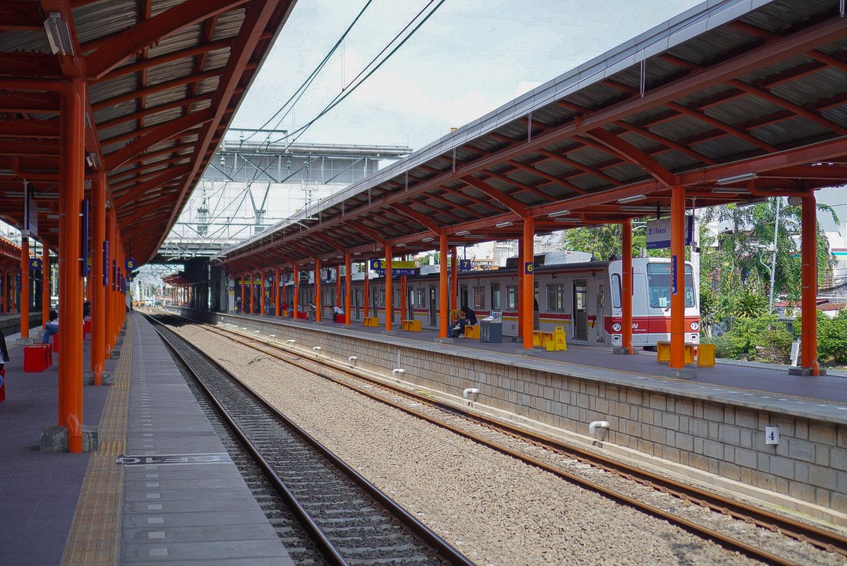 olangtukik's tweet photo. 📍Stasiun Bekasi @KAI121 @CommuterLine https://t.co/iKMB4kxlES