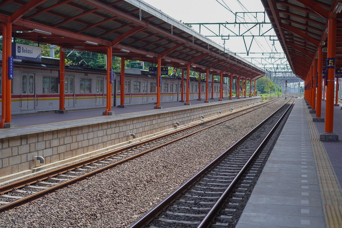 olangtukik's tweet photo. 📍Stasiun Bekasi @KAI121 @CommuterLine https://t.co/iKMB4kxlES