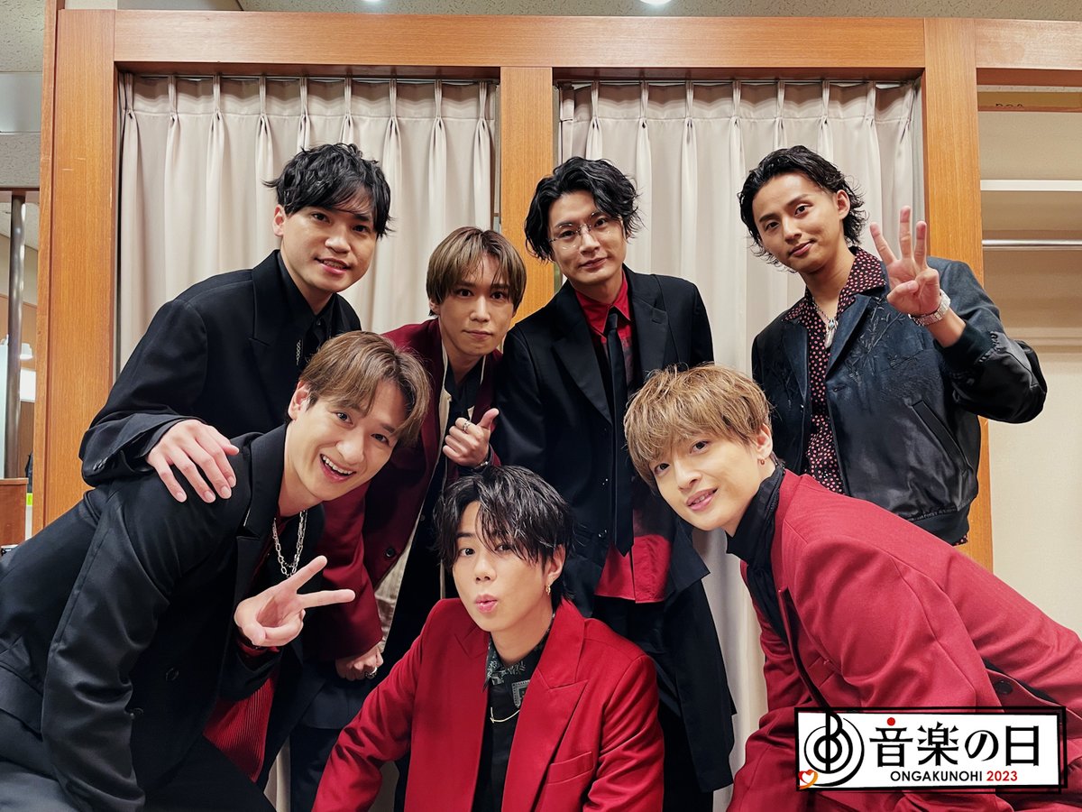 #音楽の日 2023 
Twitterリアルタイム実況で
激レア本番前ショット配信中💫

このあとは 
#KisMyFt2 (Kis-My-Ft2) が登場🛼
『音楽の日』への７人での出演は最後
「Thank youじゃん！」 「ともに」を
恩人・中居の前で披露🎤

熱い歌声で日本にGIFTを届けます♫   

#TBS