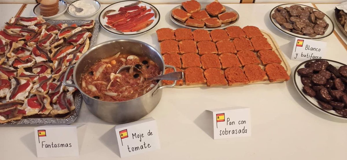 CHCalasparra's tweet photo. Apetitoso bufé internacional preparado por los jóvenes del intercambio.
Proyecto cofinanciado por el programa Erasmus + de la Unión Europea 🇪🇺
Ayuntamiento de Calasparra Ville de Riorges Europabaum e.V. Donzdorf Punto Europeo de Ciudadanía Stadt Donzdorf Erasmus+ https://t.co/RPviaycqXs