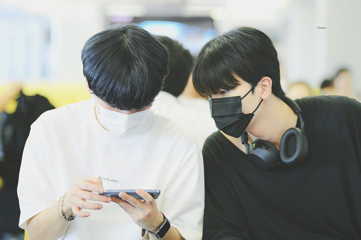 positive981213's tweet photo. 230710 HQ.     

귀여워,, 🐶🐱

#이동열 #LEEDONGYEOL #イドンヨル https://t.co/Tvc9Q57P8S