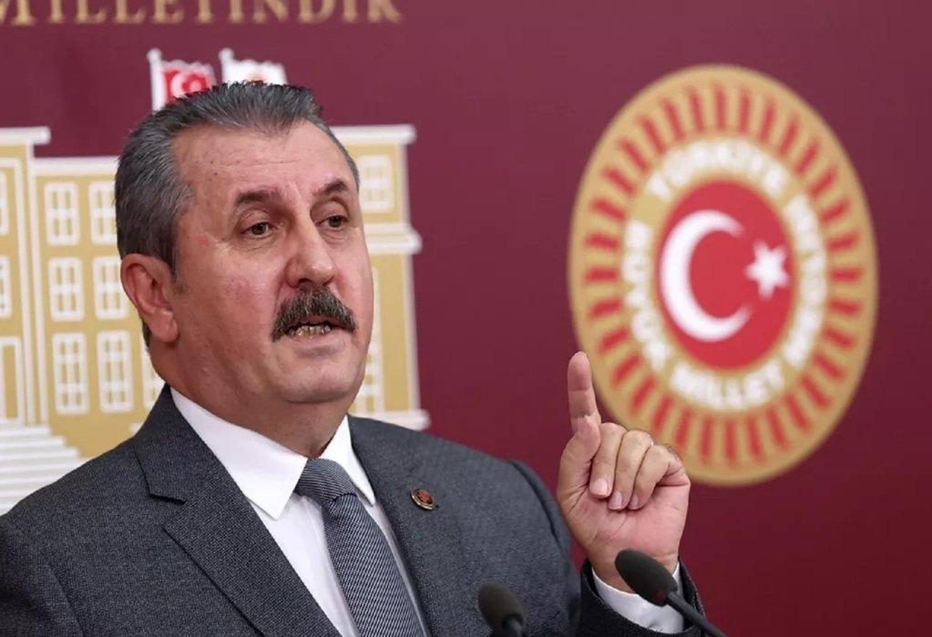 Değerli arkadaşlar <a href="/bbpgenelmerkez/">BÜYÜK BİRLİK PARTİSİ</a> genel başkanı SN. <a href="/Mustafa_Destici/">Mustafa Destici</a> şimdi arayarak atanmayan öğretmenlerimiz için rica ettiğim randevuyu 13:30 olarak verdi.
SN CB'ımız <a href="/RTErdogan/">Recep Tayyip Erdoğan</a> ın daveti üzerine 15 Temmuz için İstanbul'a yola çıkmasını  erteleyerek.
Öğretmenlerimiz adına 🤲