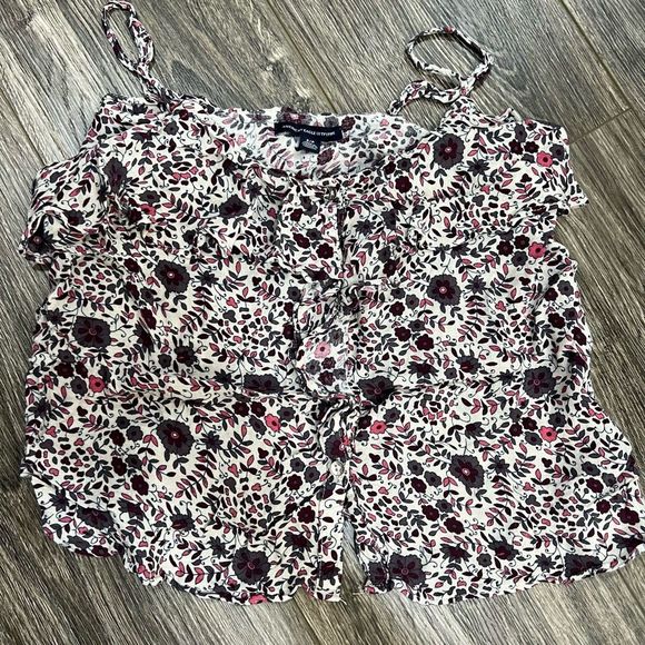 scanlandous's tweet photo. So good I had to share! Check out all the items I'm loving on @Poshmarkapp #poshmark #fashion #style #shopmycloset #legend #americaneagleoutfitters: https://t.co/QpiXo6oKkh https://t.co/kQXz0oEHlJ