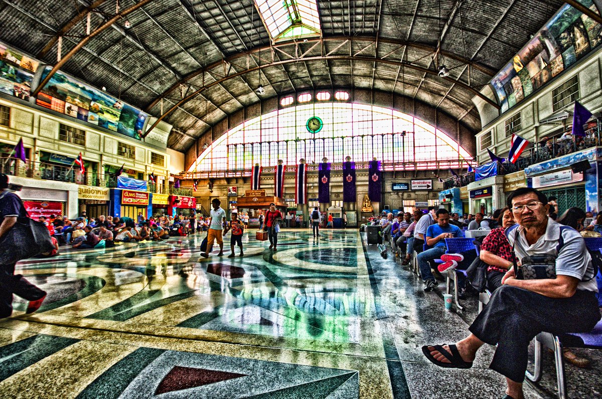 MEGACOLORPUNCH's tweet photo. #thailand #bangkok #ストリートスナップ #写真 #streetphotography #foto #街 #駅 #旅 #超広角 #colorful #superwideangle #station #Alley #旅行 #路地裏 #HuaLamphong #walking #photography #สถานีรถไฟกรุงเทพ #散歩 #バンコク #stroll #travel #フワランポーン駅 K5GP8537-222 https://t.co/dDacu6NJMa