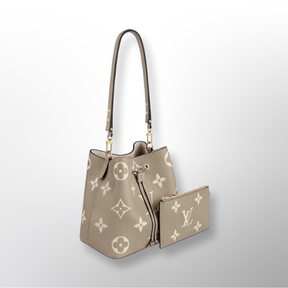 233east's tweet photo. So good I had to share! Check out all the items I'm loving on @Poshmarkapp from @LadyBugLora1964 #poshmark #fashion #style #shopmycloset #brighton #louisvuitton #dvbydolcevita: https://t.co/njwaEp9Waq https://t.co/MhuYlaFvkt