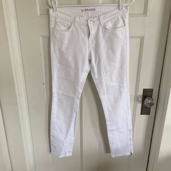 revivals_s's tweet photo. So good I had to share! Check out all the items I'm loving on @Poshmarkapp #poshmark #fashion #style #shopmycloset #citizensofhumanity #jbrand: https://t.co/OAYEkVwpoj https://t.co/xBbtoQ1SzY