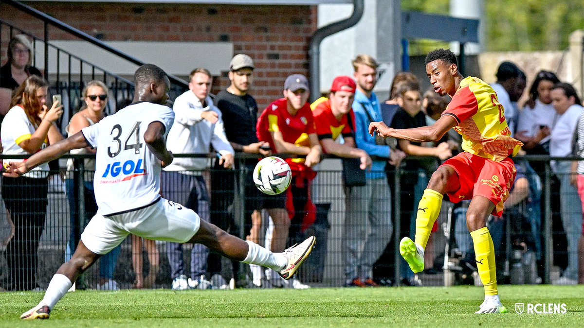RCLens's tweet photo. De l'allant chez les attaquants ⚽️
#FierDEtreLensois #RCLASC https://t.co/qoCUMQE1AZ