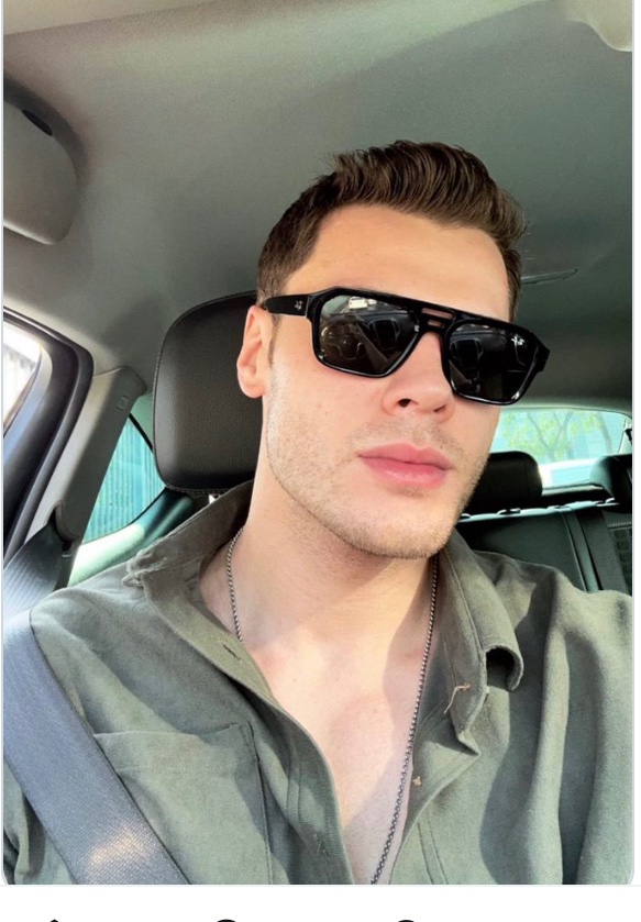 “Takmayacaksın,takarsan daha çok üstüne gelirler. Yürüyüp geçeceksin,hep yürüyüp geçeceksin…Herkesin,her şeyi anlamasını bekleyemezsin…Anlayan anlayacak,anlamayan anlamayacak;dünyanın hepsine yetişemezsin ki!Bilirsin ben iyi yürürüm.”M. Mungan <a href="/TolgaKandemir/">Tolga Kandemir</a> #TolgaKandemir