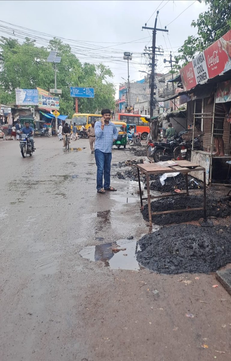 NPP_Raebareli's tweet photo. आज रायबरेली नगर पालिका के बस स्टॉप क्षेत्र में सफाई कार्य का निरीक्षण करते हुए अधिशाषी अधिकारी - श्री स्वर्ण कुमार सिंह https://t.co/GzXSHaenz5