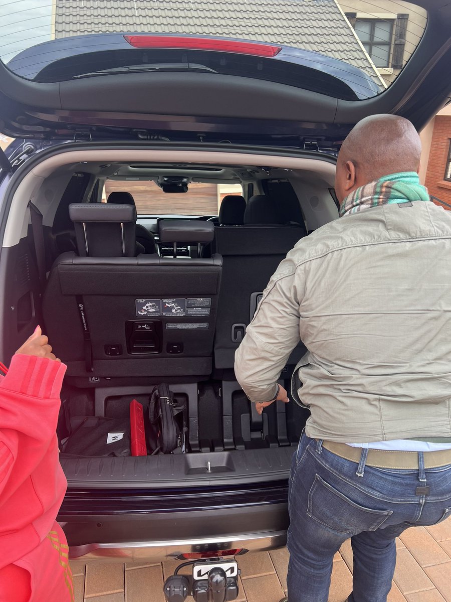 KMalatji's tweet photo. Thank you for the visit this morning @KiaSouthAfrica 

The Carnival is indeed what you say it is 👌🏾 https://t.co/Zft4Dbdeoa