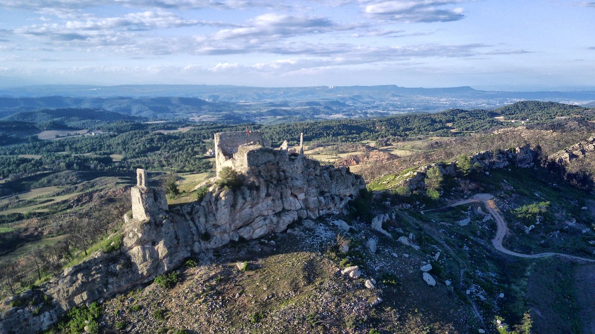 ramonsunyer's tweet photo. Una tarda d'#istiu al castell de Queralt a #Bellprat #anoia #baixasegarra #boncapdesetmana
@catexperience @bcnmoltmes @descobrircat @SomSegarra @Anoia_Turisme @lasegarra https://t.co/8BUh3Jqu5i