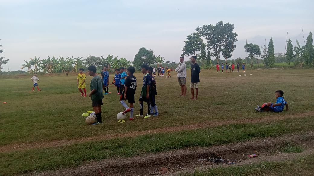 Alanrah98081457's tweet image. SSB PSBK KEDONGDONG ⚽👍🙂🤝
#PSBK 
@SahabatCirebon