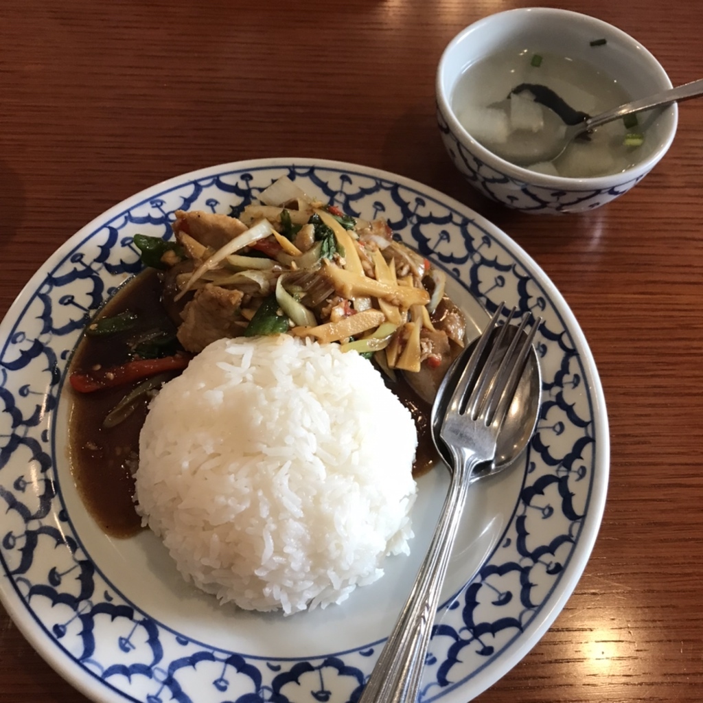 Coper21's tweet photo. 豚肉と筍炒め定食　880円

今日は並ばず入れた。猛暑日なのにラッキー。
店頭メニューで選ぶ間もなく席に通される。... 
https://t.co/HpO6VGgnSi #tabelog https://t.co/aLr7SmcNYA