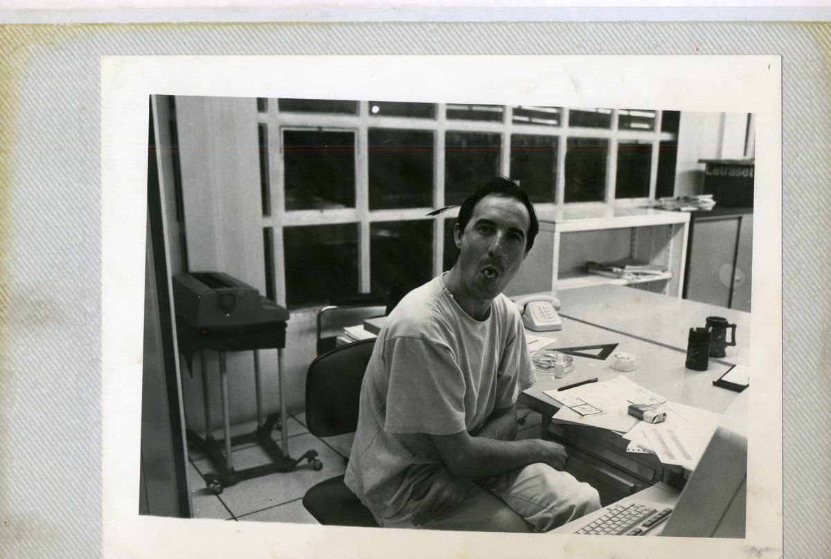 25 urte EGIN itxi zigutela.

Bai, itxi ziguten. EGIN etxea zen, familia eta askoz gehiago. Aitak ere bere aletxoa utzi zuen bertan, izan Hernaniko erredakzioan zein errefuxiatu politiko garaian bere kronikekin Euskal Herria elikatzen zuenean.