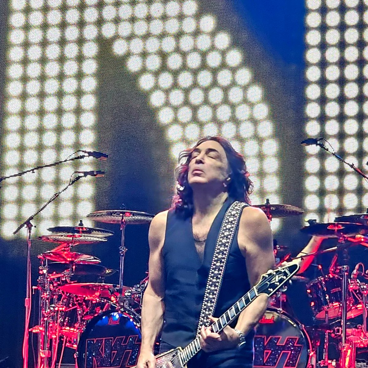 PaulFinnTeach's tweet photo. @RikByatt Whole family went to Birmingham &amp; I done London too. That's me done too (I think..)

Soundcheck was awesome. https://t.co/n4Q31sMICr