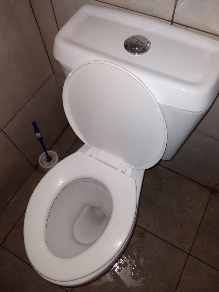 8sixty4's tweet image. Mniitie kazi,usiishi na choo chafu...my client might be on your TL
Rt