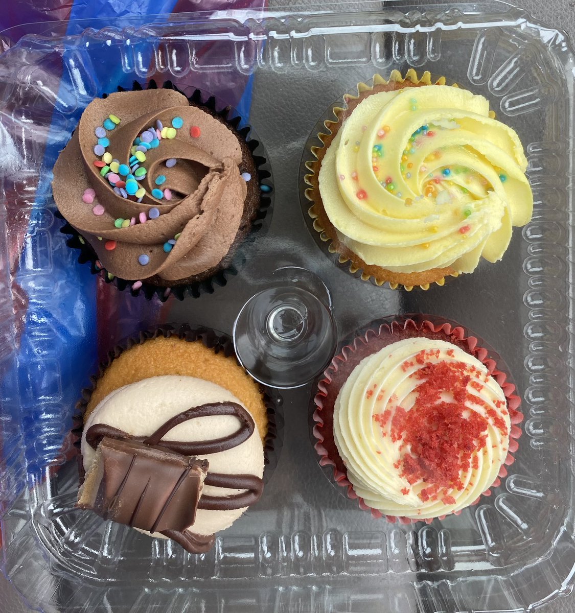 gunn_jane1's tweet image. Wet &amp;amp; windy day for the St Anne’s Rose Festival but not dampening the spirit of the attendees at all. 
#puddlesplashing ☔️ Treated myself to jewellery and cakes - hopefully tomorrow will see the sun show it’s face😬🤞🥀