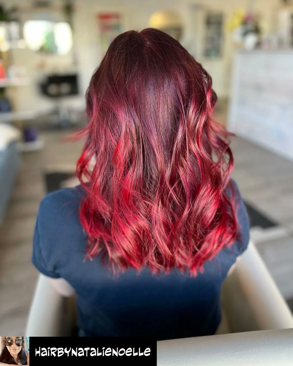 ❤️‍🔥❤️‍🔥❤️‍🔥 feeling fiery
.
.
.
.
. 
Reposted @hairbynatalienoelle 

#theolivebranch #redhair #medford #southernoregon #beforeandafter #joico #joicointensity #redken #redkenobsessed #stylistssupportingstylists