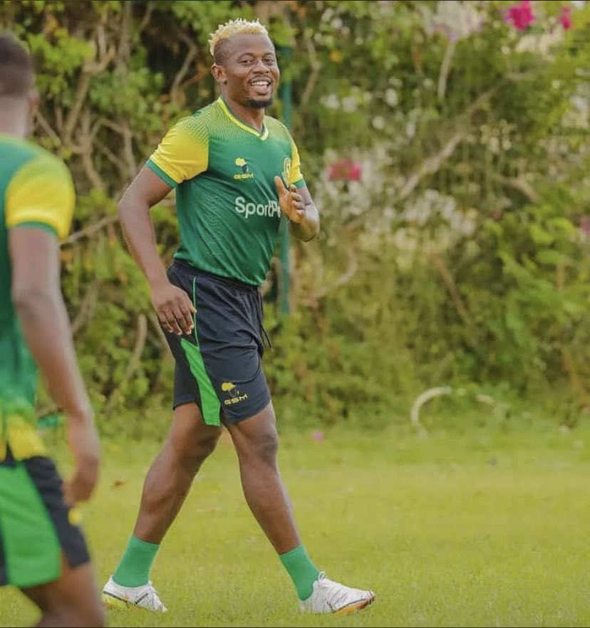 Kevooo_tz's tweet photo. 🚨Mlinzi wa Pembeni wa Kimataifa wa Congo na klabu ya Yanga🔰DJUMA SHABAAN🇨🇩Anakaribia Kujiunga Katika Club ya Tp Mazembe📌Yanga watanufaika na Deal hilo,Hii inakuja baada ya mchezaji huyo kubakisha Mwaka Mmoja kwenye mkataba Wake✍️ https://t.co/XSs7fsOp59