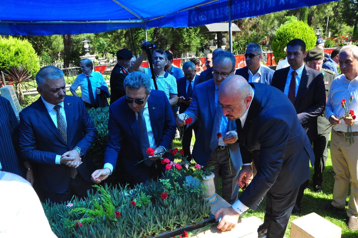 UGUR__POYRAZ's tweet photo. Antalya’da #15Temmuz Demokrasi ve Milli Birlik Günü Anma Programı resmi töreninin ardından  Şehit Polis Memurumuz Muhammet Oğuz Kılınç’ın kabrini ziyaret edip, dualarımızla yad ettik. Tüm Aziz şehitlerimizin ruhları şad, mekanları cennet olsun. https://t.co/AcTooUUIN0
