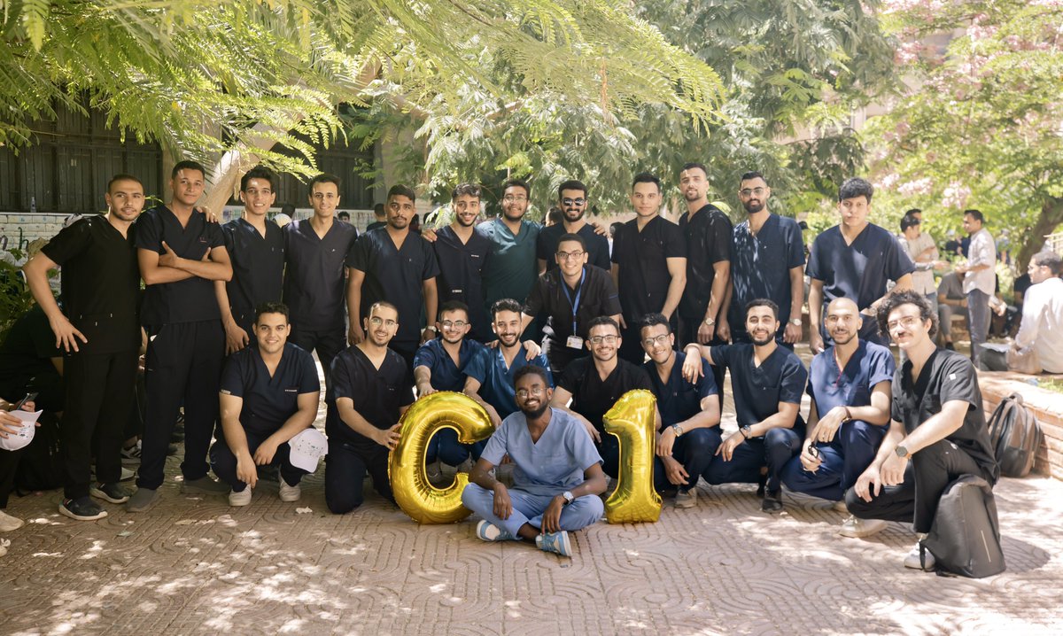 MohamedEladl60's tweet photo. هيا بتخلص ولا إيه …؟؟؟🤔🎓
#zms50
#scrub_day https://t.co/vU9y3lWHwp