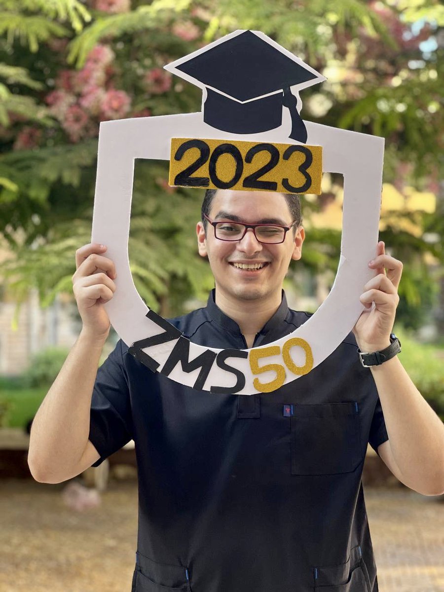 MohamedEladl60's tweet photo. هيا بتخلص ولا إيه …؟؟؟🤔🎓
#zms50
#scrub_day https://t.co/vU9y3lWHwp