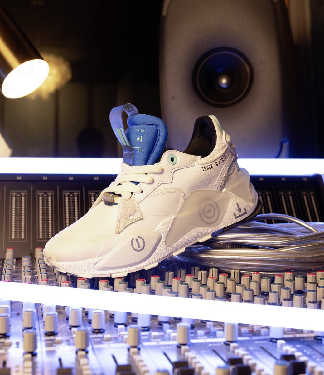 PUMAが販売したNFT付きスニーカー「EVOLUTION OF THE MIXTAPE」

1.音楽が聞けるNFCタグを搭載
2.ミックステープなどアナログ文化
3.スニーカーショップでのみ販売

あまり注目されていませんが、これまでのスニーカー型のNFTとは異なる興味深い展開となっています。

スレッドでまとめます⚡