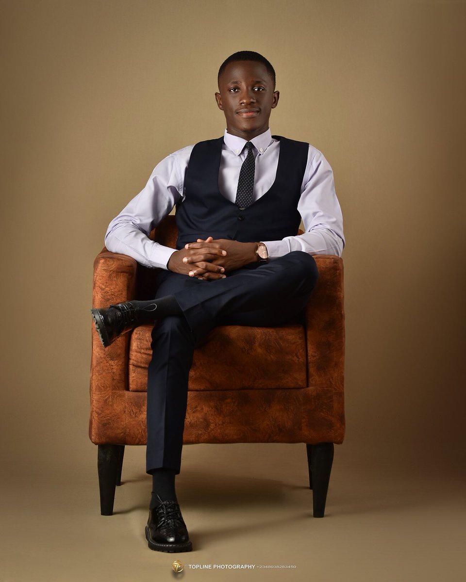 _samuelfash's tweet photo. 8 years later. 
7 Distinctions in 8 clinical postings.🥹

Reintroducing: Dr Fashina O.S MB;BS (BOWEN)  BSc. Biochemistry. 
Thank you, God. https://t.co/nKStAjC7ap