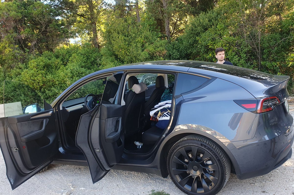 Cosmicstrenght3's tweet photo. Charging at Villas Carolina #Valamar
#IslandRab ๐
#Croatia ๐ญ๐ท
No Dog #DogeMode๐คช
๐
https://t.co/RR5b9mxPvN