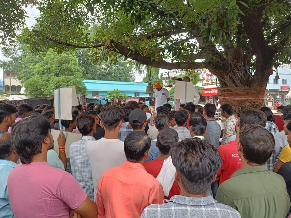 विगत दिवस गाडरवारा नगर में घटित निर्मम हत्या के विरोध में सेन जागृति संघ एवं बजरंग दल द्वारा विरोध प्रदर्शन एवं ज्ञापन दिया गया । जिसमे उपस्थित होकर उक्त घटना का विरोध कर अपराधियों की गिरफ्तारी की मांग की ।
