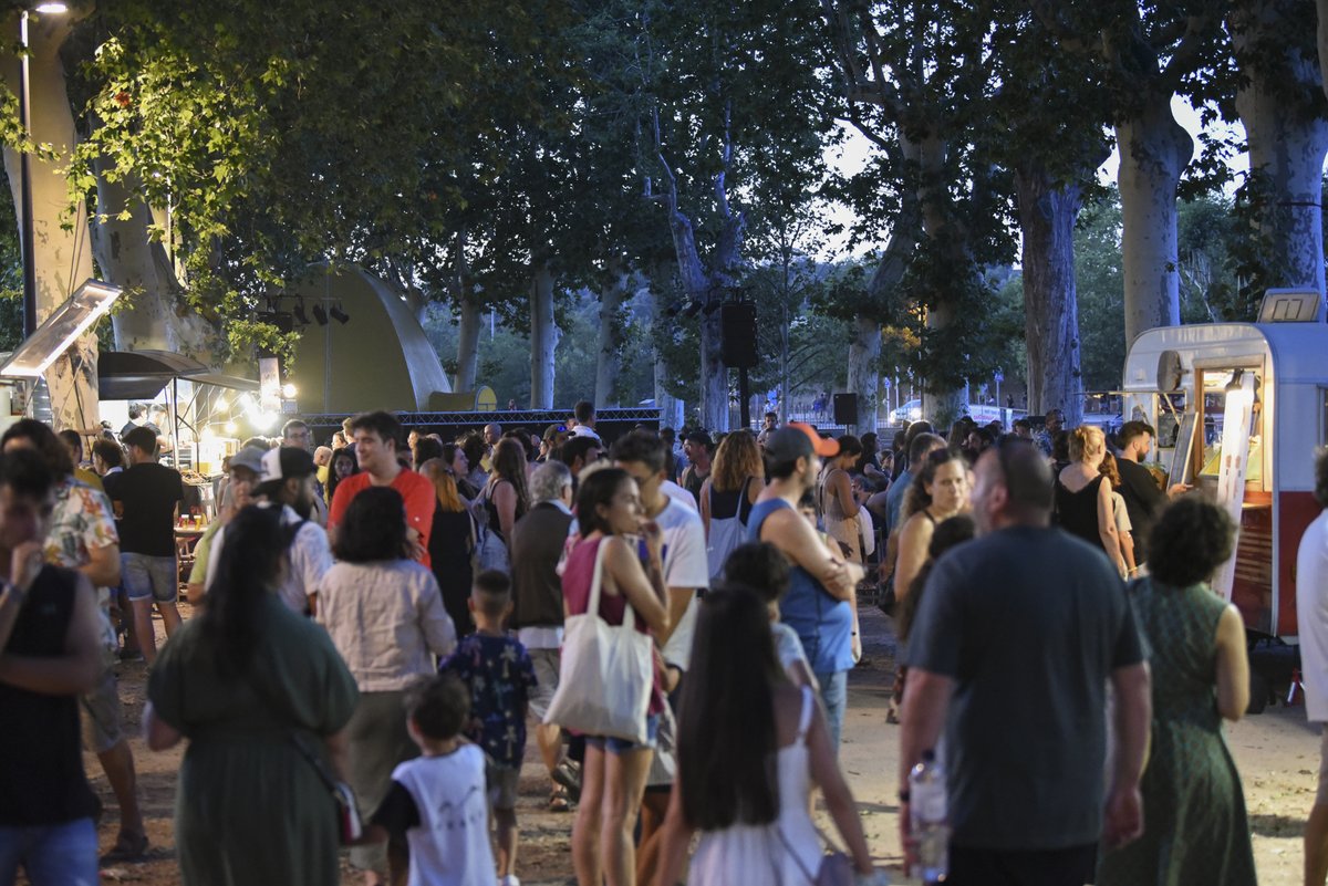 Algunes imatges cedides per l'Anna Pascual de la primera jornada de la 28a Fira de Circ al Carrer de la #LaBisbaldEmpordà, que ahir va omplir tots els escenaris. I la programació de dissabte ja ha arrencat. No badeu: firadecirc.org #FiradecircLaBisbal #firadeCircalCarrer