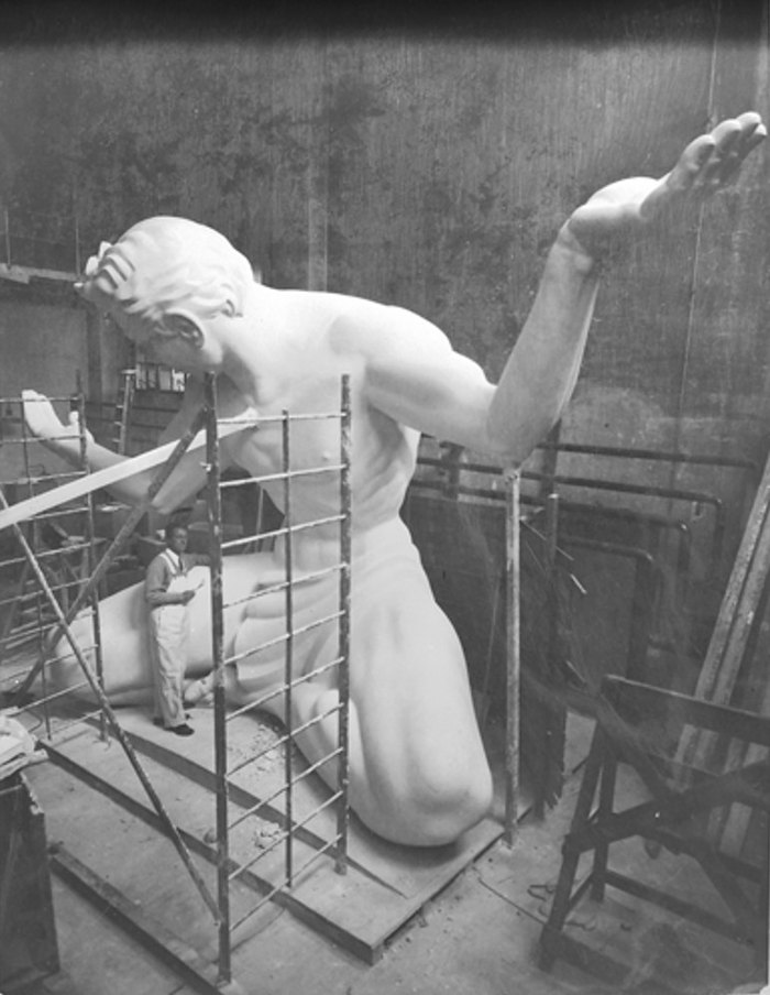Did you know? Marshall Fredericks not only waived his creative fee when he designed and sculpted the Spirit of Detroit statue, but its construction cost him money. He considered its creation to be a civic duty. #DidYouKnowDetroit

📸 Historic Detroit