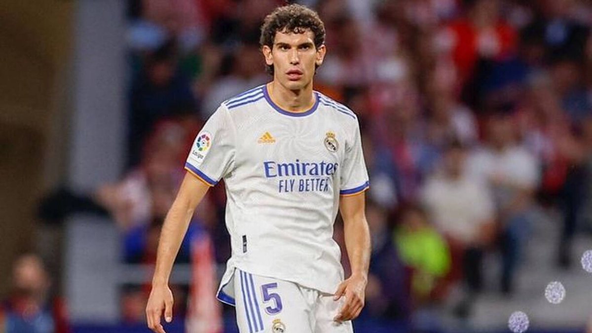 theMadridZone's tweet photo. 🚨| OFFICIAL: Jesús Vallejo LEAVES Real Madrid on loan. ✅ https://t.co/AZX2Ori7jP