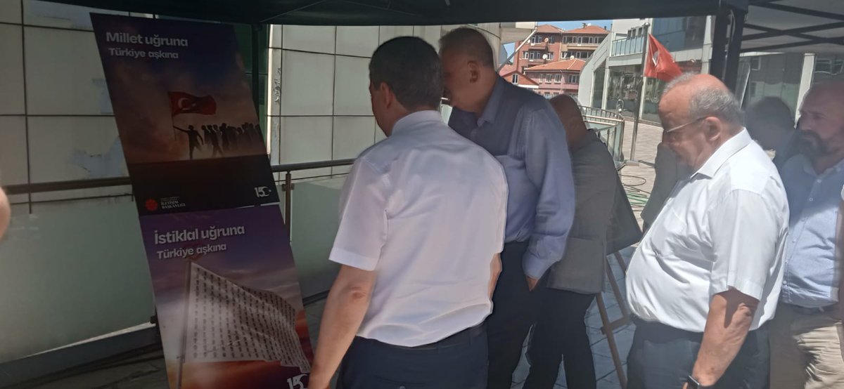 Kozlu Kaymakamımız Sayın Hüseyin ECE, Kozlu Belediye Başkanı Ali BEKTAŞ, İlçe Milli Eğitim Müdürümüz Mansur GÖK ve protokol üyeleri 15 Temmuz Şehitleri Anma Demokrasi ve Milli Birlik günü etkinlerine katıldılar. <a href="/tcmeb/">Millî Eğitim Bakanlığı</a> <a href="/kozlukaymakam/">Kozlu Kaymakamlığı</a> 
 <a href="/zuleyhaaldogan/">Züleyha Aldoğan</a> <a href="/mansur_gok/">Mansur Gök</a> <a href="/SColakbay/">Sevgil Çolakbay</a>