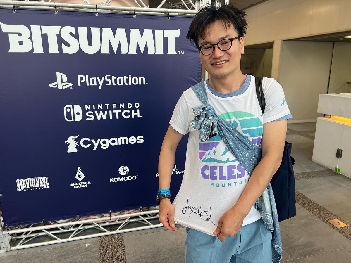 takasu_unne's tweet photo. 初ビットサミット!
インディーゲームに興味を持つキッカケになった@Layer_Q さんともお会いできました♩
好みのゲーム発見や、素敵な大量の紙資料、グッズゲットで充実!
#bitsummit2023 https://t.co/tzVaoMEQzj