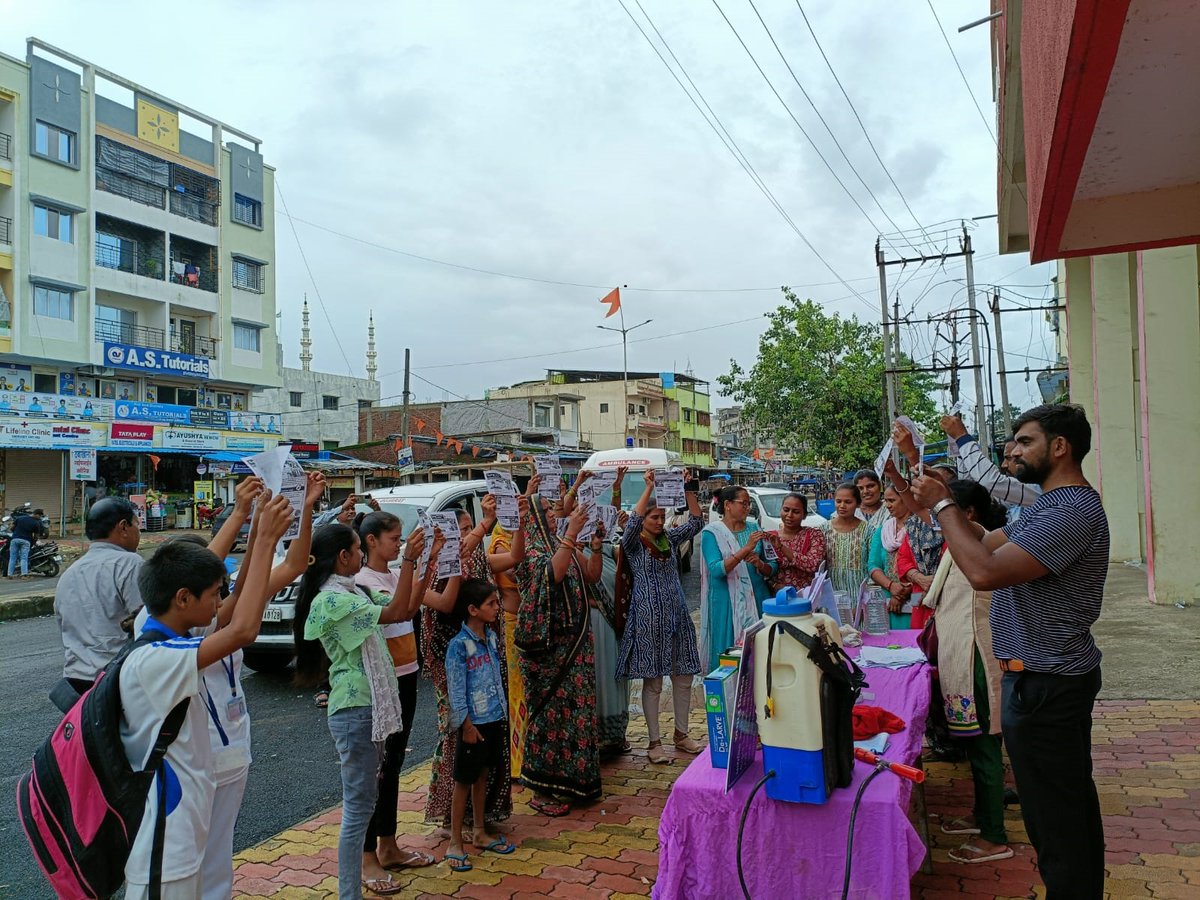 ડેન્ગ્યું વિરોધી માસ ઉજવણી અતર્ગત ઉમરગામ  નગરપાલિકા વિસ્તારમા પ્રા.આ.કે. દહેરી દ્વારા Demonstration કરવામા આવ્યું.  <a href="/OfficerIec/">IEC: SBCC cell-Gujarat</a> <a href="/DiecoValsad/">DIECO VALSAD</a> <a href="/covid19valsad/">EMO Valsad(Health)</a> <a href="/DmoValsad/">District malaria office valsad</a>