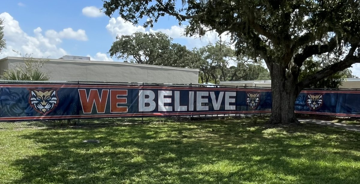 WoodbridgeElem's tweet photo. Thank you SpeedPro Tampa Westchase for your partnership &amp; amazing product designs that make our school look outstanding!  @HillsboroughSch https://t.co/NWWMj4LlpO