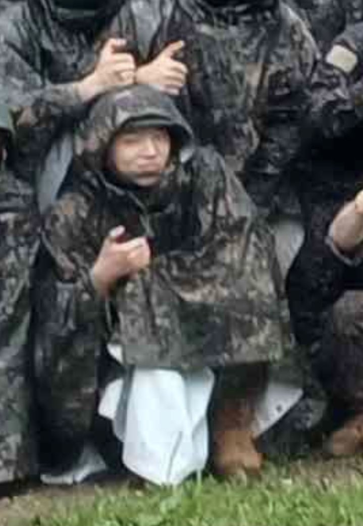 📸훈련병스케치

🪖종합훈련(각개전투)🪖 1일차 교육 종료 후❣️

#강승윤 #KANGSEUNGYOON #승윤 #Seungyoon #위너 #WINNER