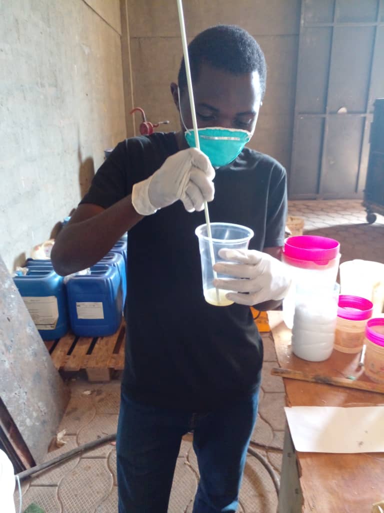 bauxite_agaba's tweet photo. Soybeans to mattress. (The Power of chemistry & Engineering).
Thank you Relax Foam LTD, and everyone who enabled me achieve the final product.#CheEng #Makerere @Makerere
@MakCoNAS
@makchemsociety @son_of_mutebire @ProudMuluri
Road to the 74th graduation https://t.co/EGpItvrLC9
