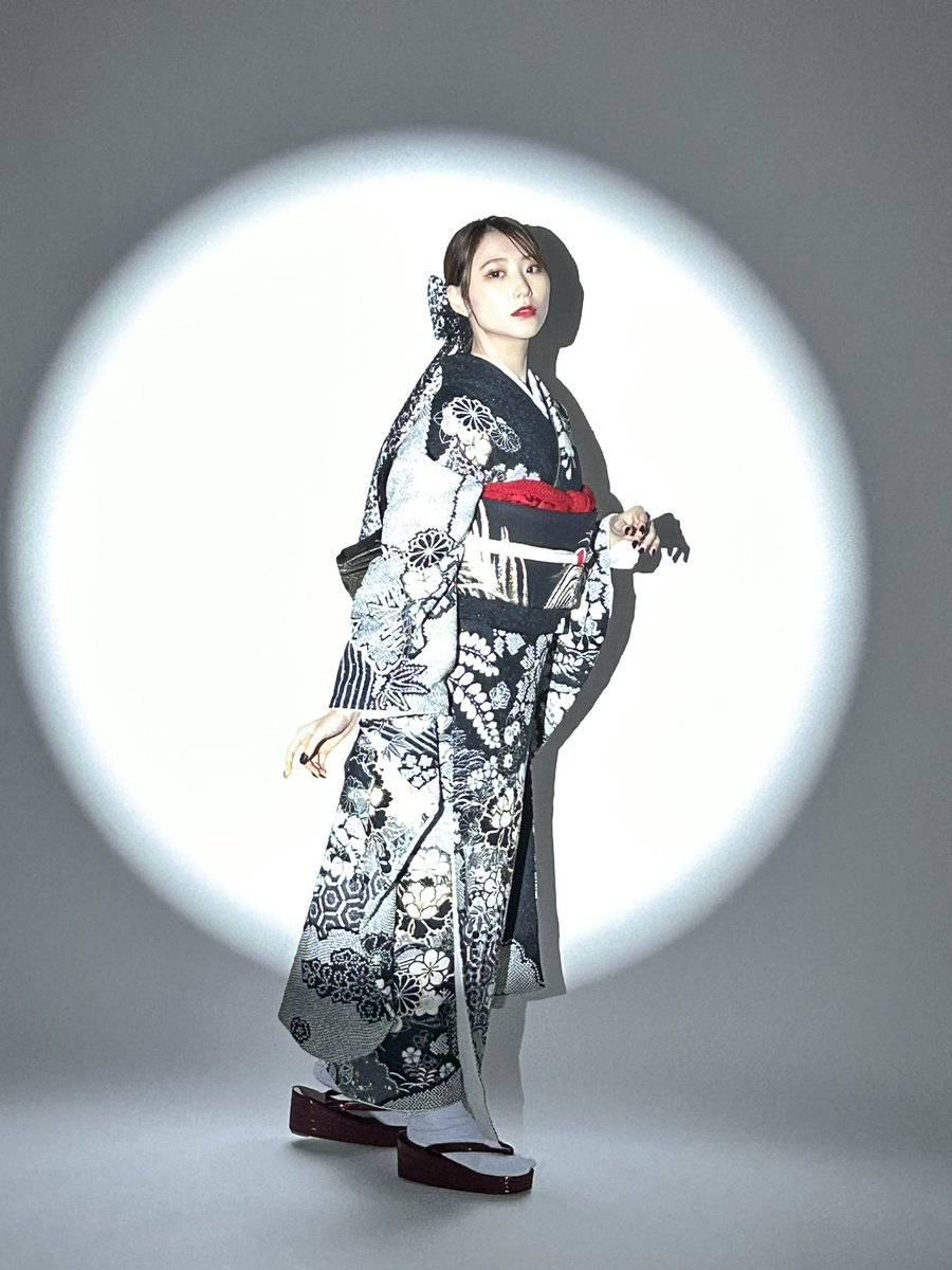 HosakoY's tweet photo. 全国発送可能
かぶりたくない女子お待ちしてます！
黒の絞り振袖
ヘアは、あえてのシンプルポニー、レースリボン

振袖&amp;卒業袴　千成屋
お問合せ　tel 029-272-6422
https://t.co/lwXEvRahlo

#千成屋 #振袖 #振袖レンタル #成人式ヘア #ハタチの記念日 #成人式 #成人式前撮り #振袖ヘア https://t.co/5pmkzGHfm5