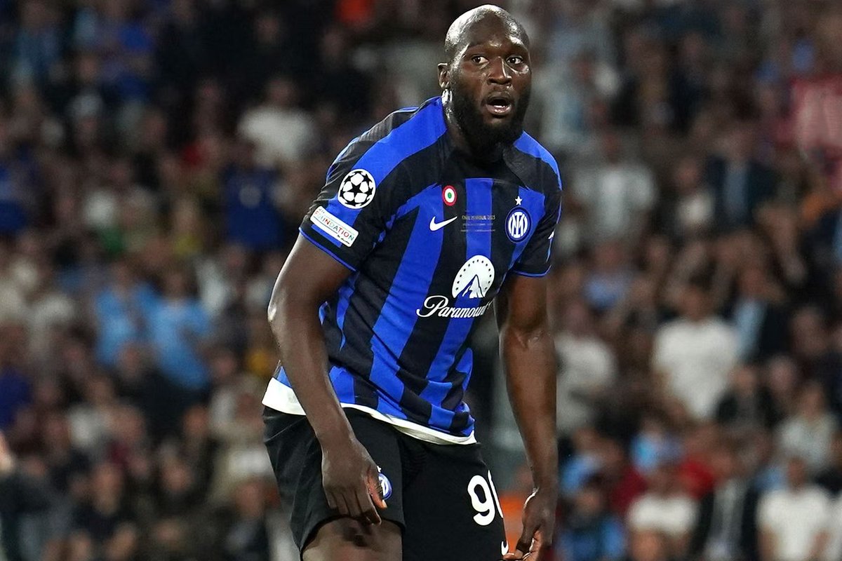 Football_Speak's tweet photo. If its true that Lukaku is talking to Juventus & not responding to Inter, he is dead to me. Inter welcomed him back last summer, paid a huge cost with little return & still want him after a poor last season, its hard to believe this is how he treats us. If this is true, then Lukaku & Juventus deserve each other.

Inter should walk away from this deal rn, buy him some Mcdonald's burgers as a parting gift & wish him good luck with Allegri-ball.