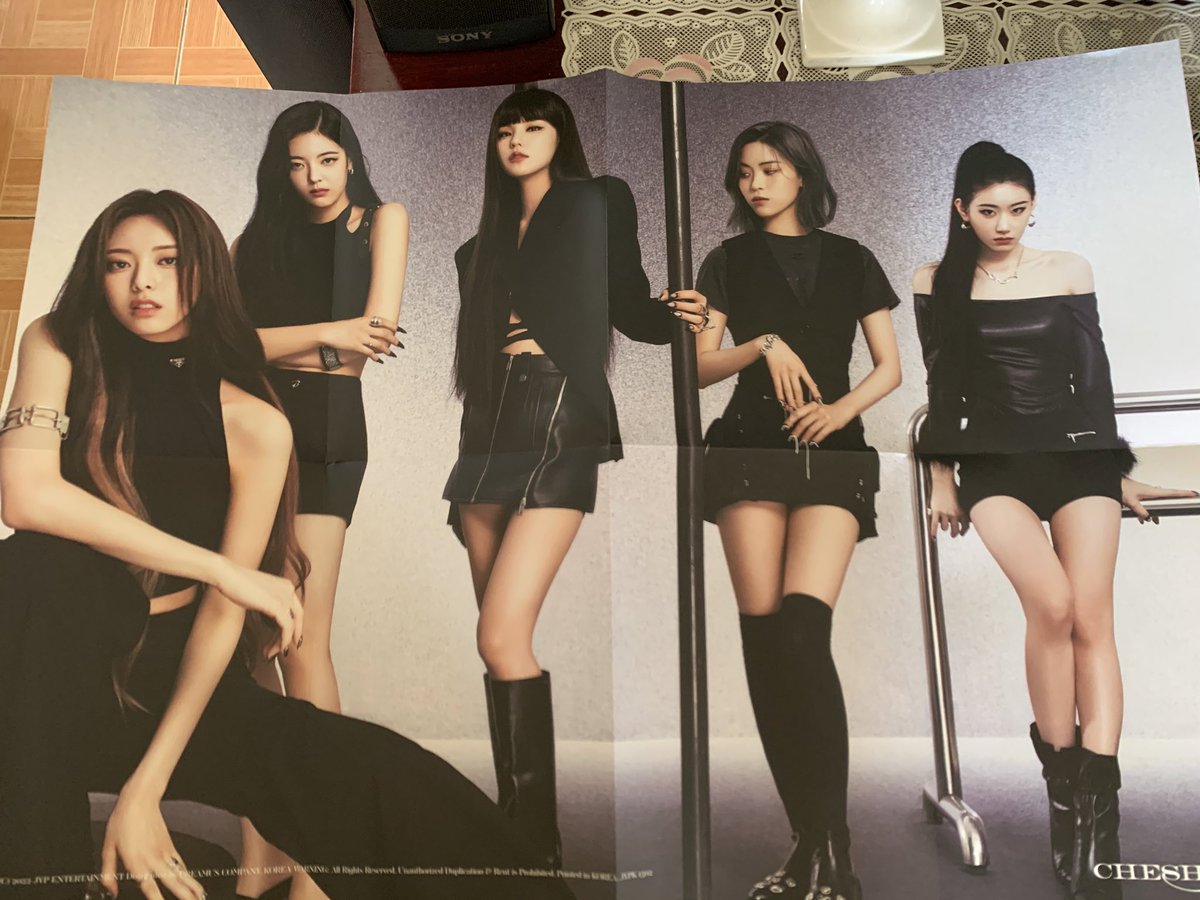 emibonniebutyou's tweet photo. ✦ . .  wts | lfb | ph 
chesire limited ver. 

𓂋 ₱180 for both 
all inclusions included except for pcs 

reply to claim ! https://t.co/of3zc8Vymh
