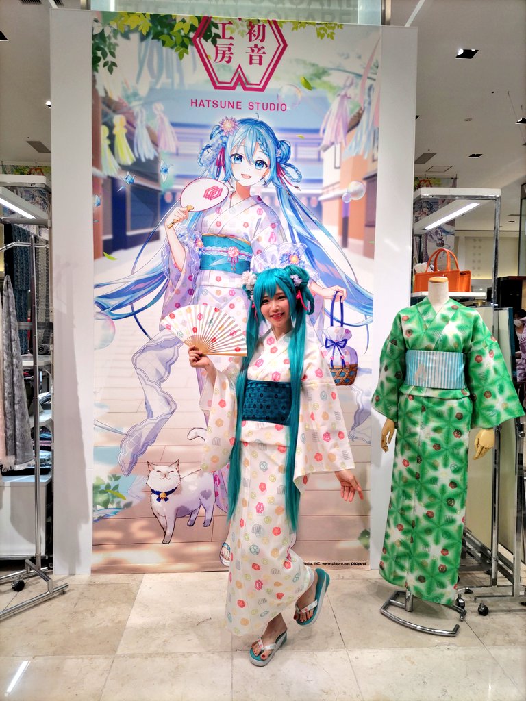 初音ミク 「新宿タカシマヤで開催されてる初音工房さんを見てきました。コスプレーヤーさん超かわ」|キノ店員のイラスト