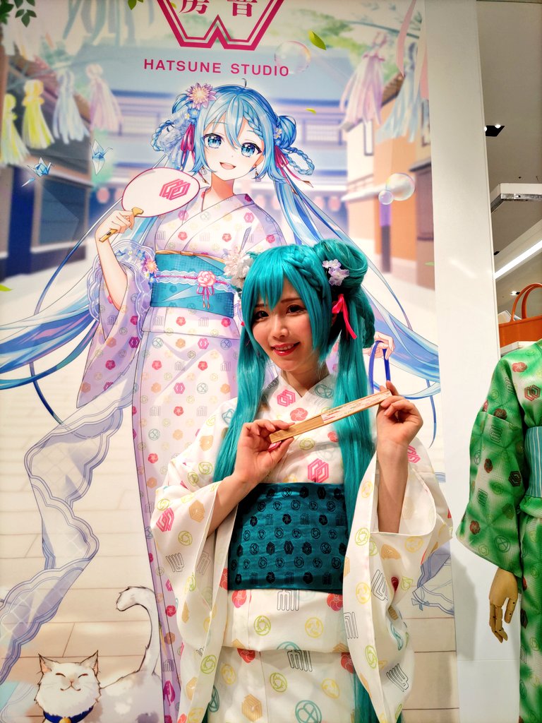 初音ミク 「新宿タカシマヤで開催されてる初音工房さんを見てきました。コスプレーヤーさん超かわ」|キノ店員のイラスト