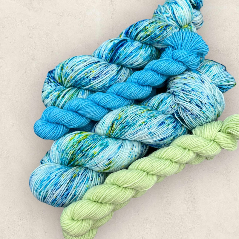 Blue Lagoon a Sock Set available in 4 Ply 75% Merino Wool 25% Nylon. 100g or 50g skeins with 1 or 2 x 20g Mini Skeins.
I am offering 10% discount on your first order in my online shop
wix.to/K5RrSOK
#handdyedyarn #sockyarn #yarnlover #sockknitting