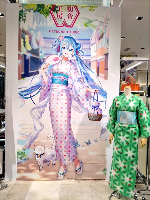 新宿タカシマヤで開催されてる初音工房さんを見てきました。コスプレーヤーさん超かわいい!!意識高いっ!!(写真は許可済み)#初音工房 