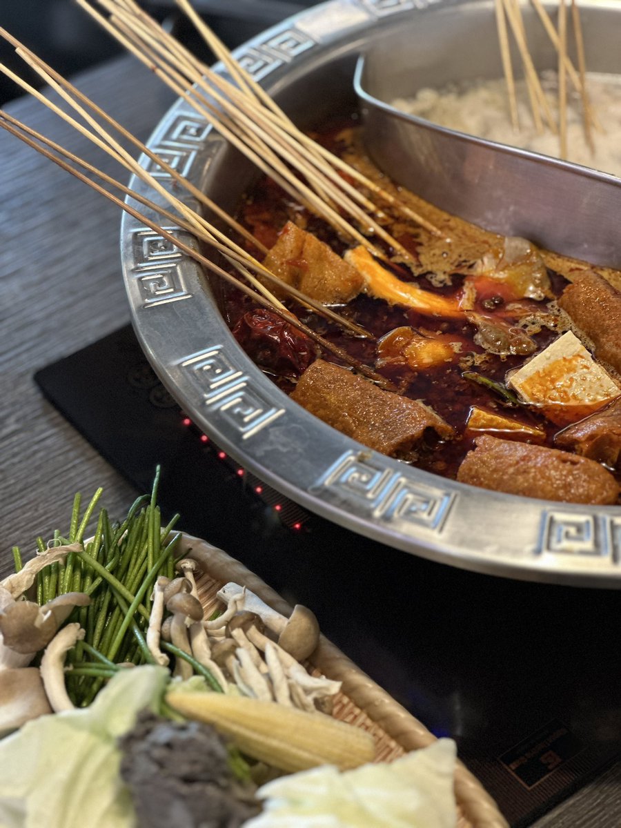 這天氣最適合吹著冷氣吃麻辣串串
但我好奇的是 直接吃就好了
為什麼要串😂 https://t.co/3O0u17qqzr