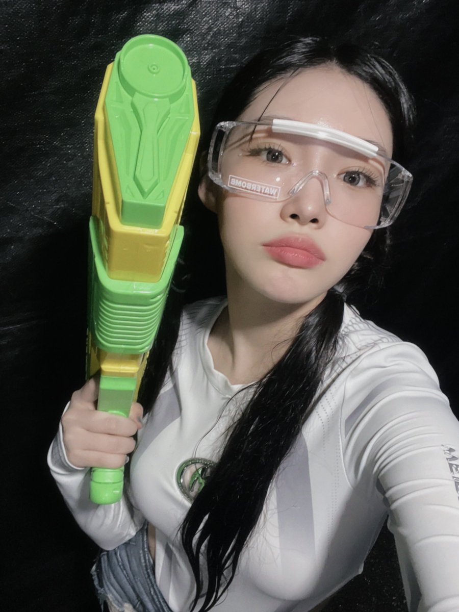 kchunghapics's tweet photo. KIM CHUNGHA https://t.co/bIH4Ydpf4R