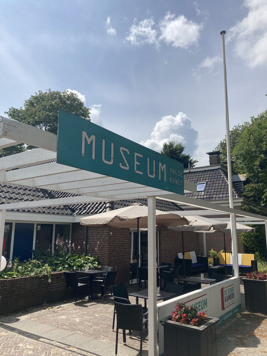 Gastvrij ontvangen in Museum valse kunst in #vledder. Naast nep &amp; namaak  in allerlei soorten oa ook een prachtige collectie glas. Aanrader! #dank #pdm