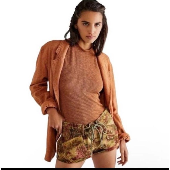 Bobby02816667's tweet photo. So good I had to share! Check out all the items I'm loving on @Poshmarkapp #poshmark #fashion #style #shopmycloset #carters #freepeople #divided: https://t.co/cxGXtmN7Ku https://t.co/7Dz9ZBbn22